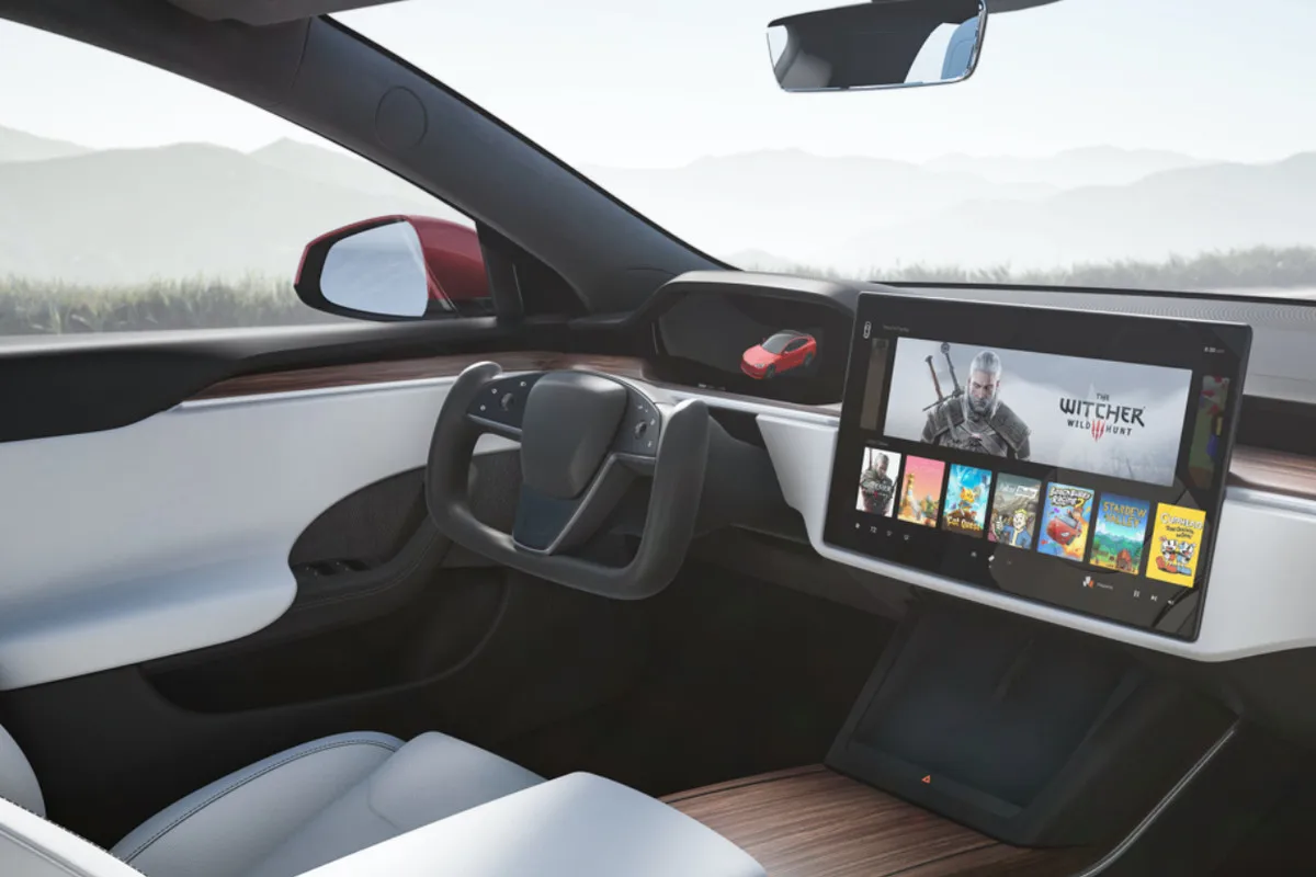 特斯拉Model S配备电动倾斜屏幕被透漏出现-锋巢网